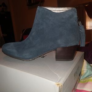 Kenneth Cole PIL AGE ankle bootie